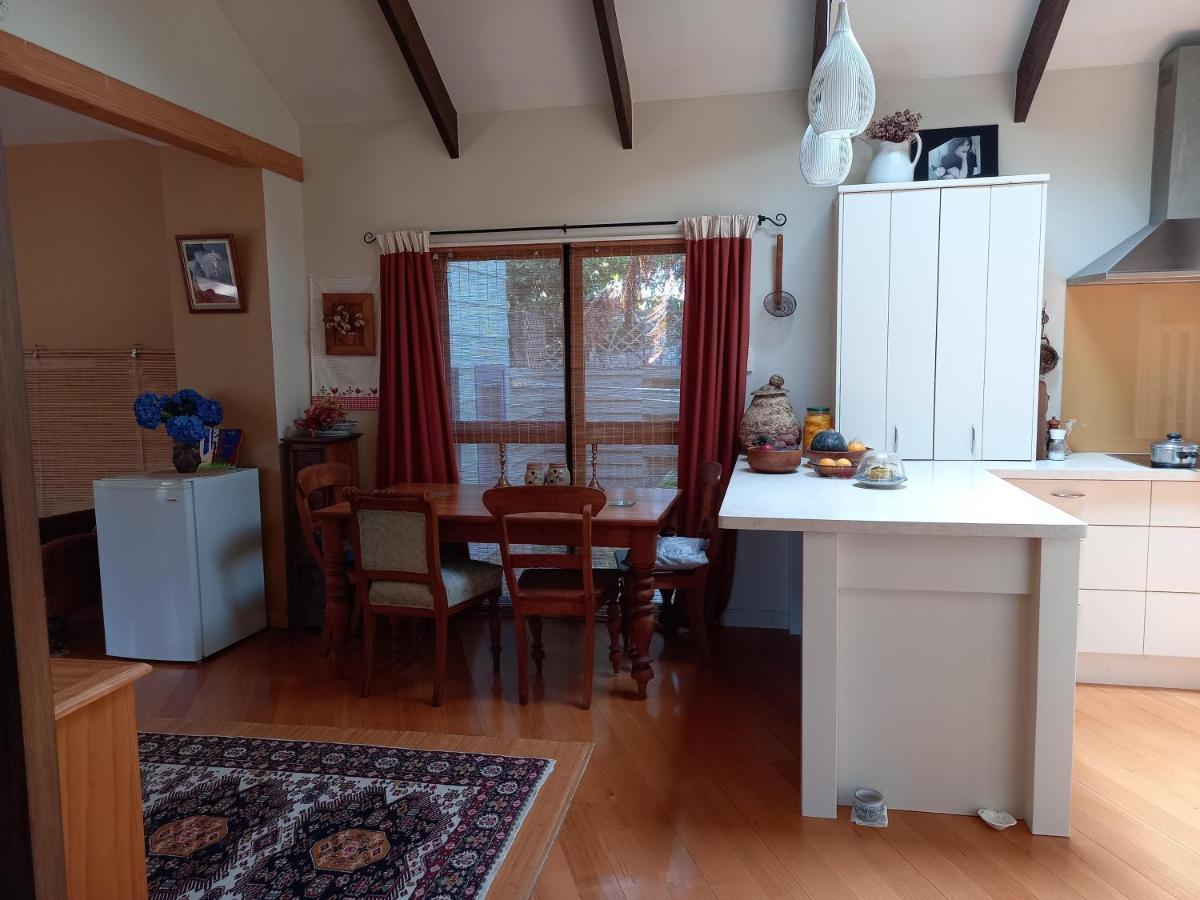 Birds Eyes Te Awanga Bed and Breakfast Eksteriør billede